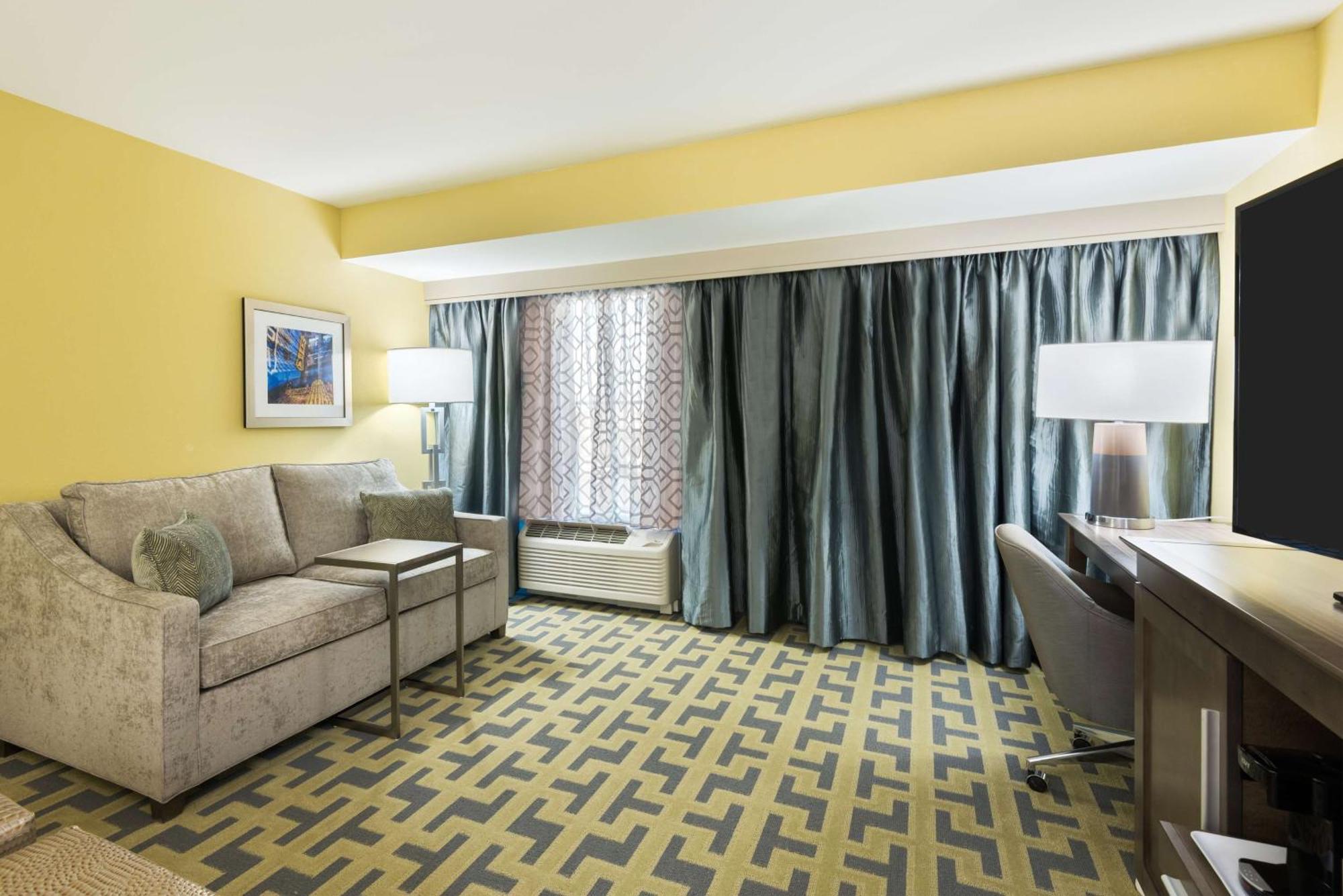 Hampton Inn & Suites Tampa Airport Avion Park Westshore Eksteriør billede
